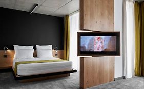 Adella Boutique Hotel - Free Parking